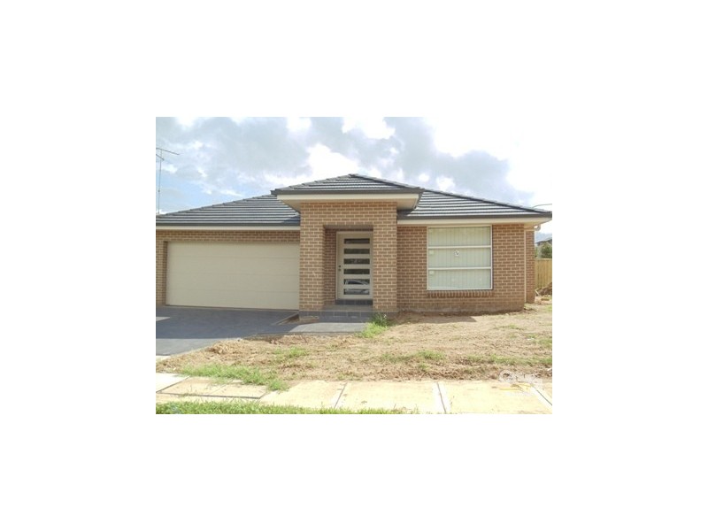 72 Hampshire Boulevarde, Spring Farm NSW 2570