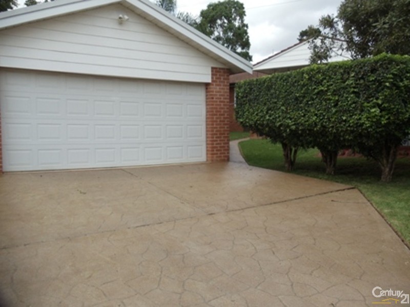 7 Gossamer Street, Macquarie Fields NSW 2564