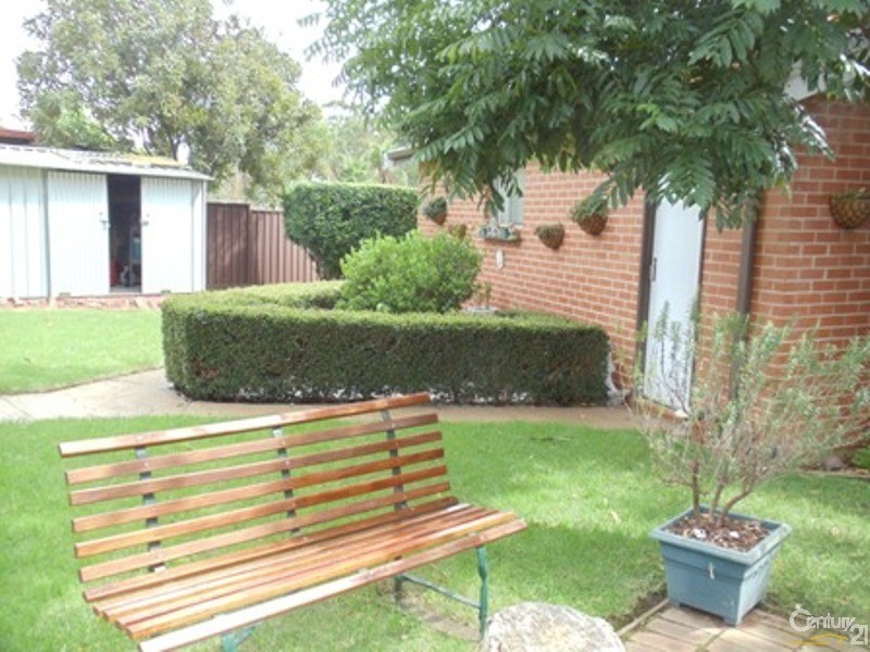 7 Gossamer Street, Macquarie Fields NSW 2564