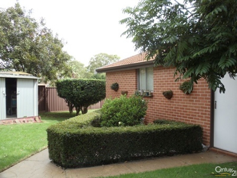 7 Gossamer Street, Macquarie Fields NSW 2564