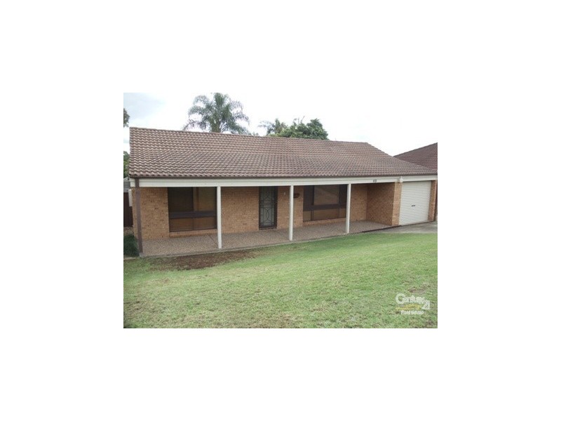 40 Lorenzo Crescent, Rosemeadow NSW 2560