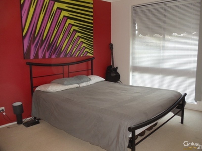 11 Briggs Place, St Helens Park NSW 2560