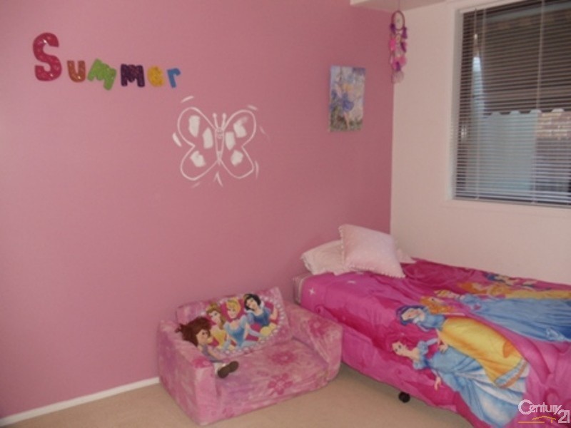 11 Briggs Place, St Helens Park NSW 2560