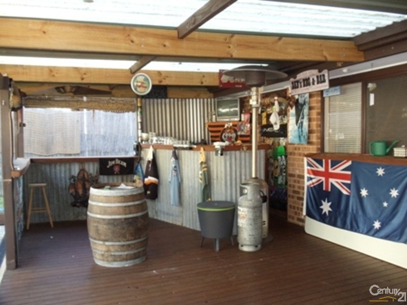 11 Briggs Place, St Helens Park NSW 2560