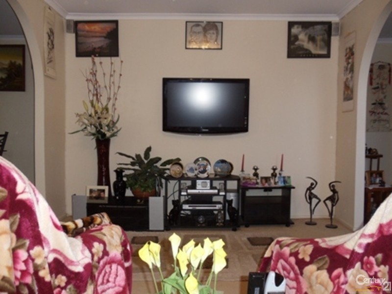 5 Demetrius Road, Rosemeadow NSW 2560