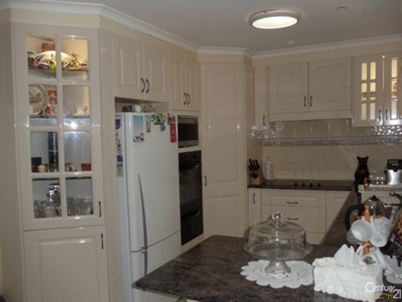 5 Demetrius Road, Rosemeadow NSW 2560