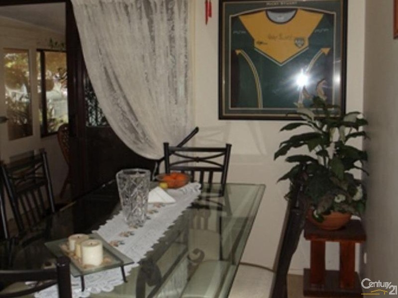 5 Demetrius Road, Rosemeadow NSW 2560