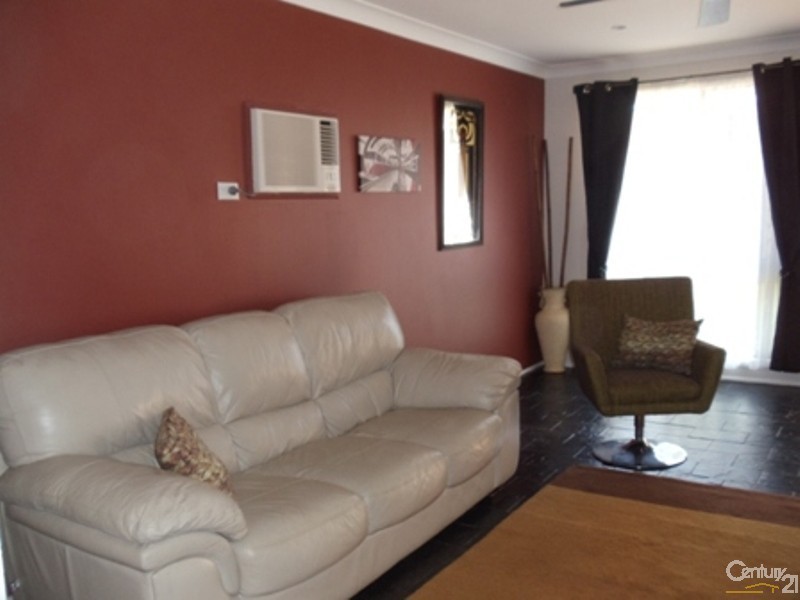 2 Tungoo Place, St Helens Park NSW 2560