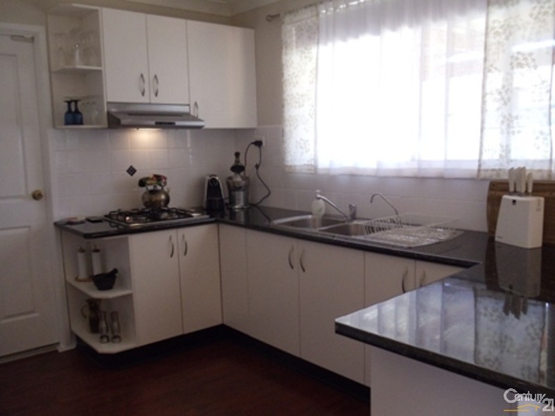 2 Tungoo Place, St Helens Park NSW 2560