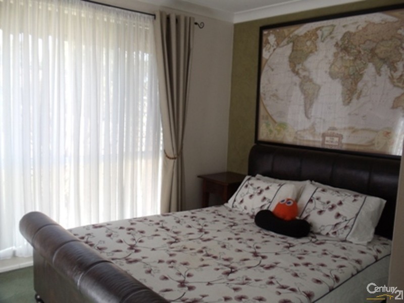 2 Tungoo Place, St Helens Park NSW 2560
