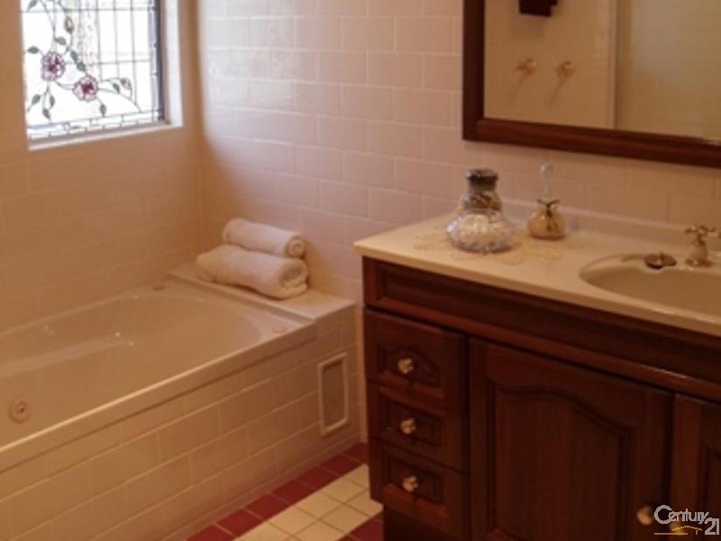 5 Keira Street, Ruse NSW 2560