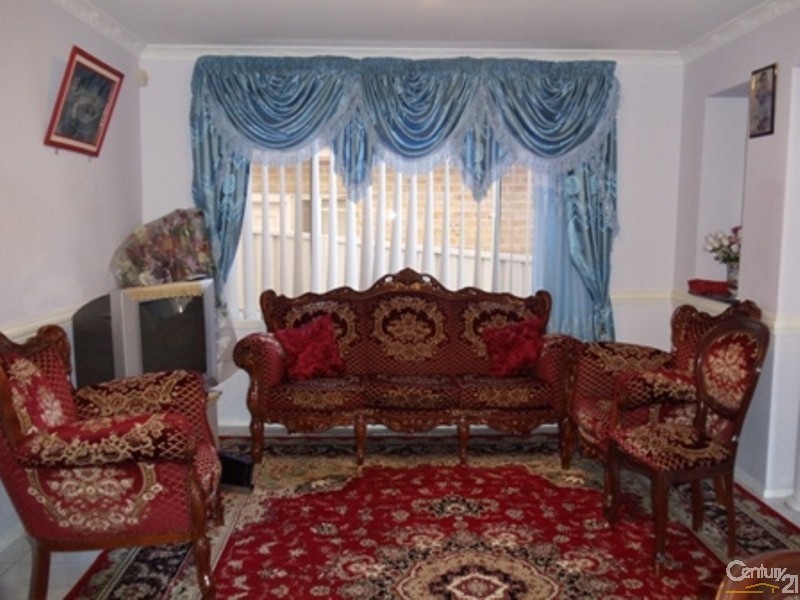 80 Englorie Park Drive, Glen Alpine NSW 2560