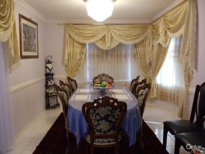 80 Englorie Park Drive, Glen Alpine NSW 2560