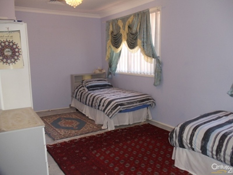 80 Englorie Park Drive, Glen Alpine NSW 2560