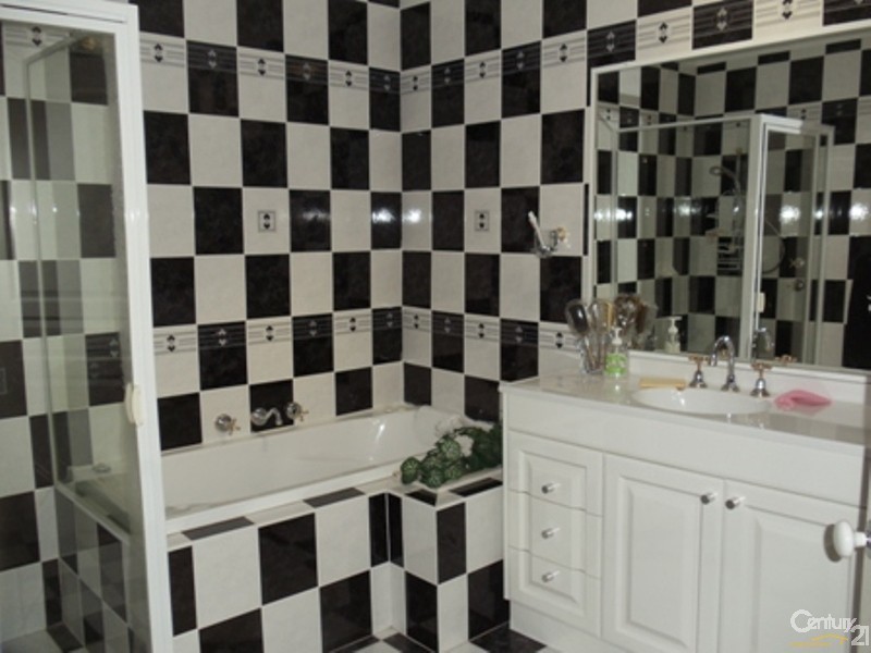 80 Englorie Park Drive, Glen Alpine NSW 2560