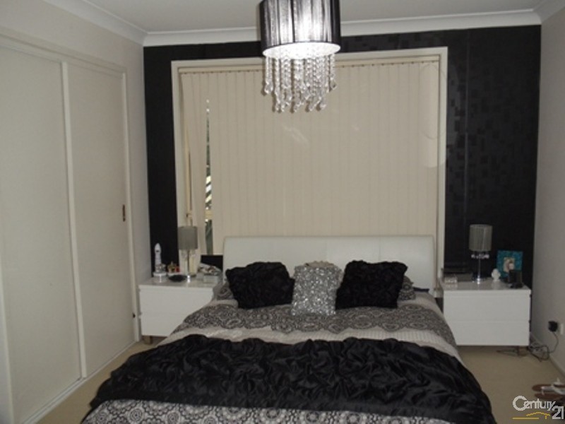 9A Withnell Crescent, St Helens Park NSW 2560