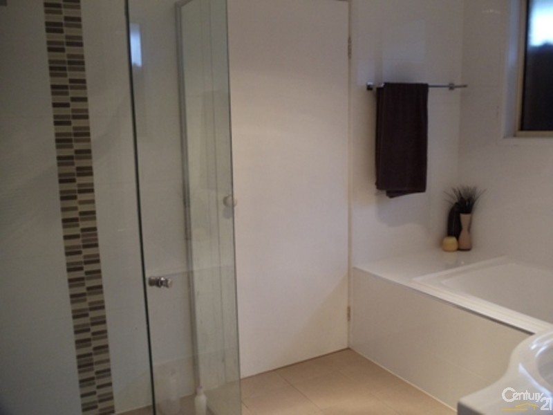 9A Withnell Crescent, St Helens Park NSW 2560
