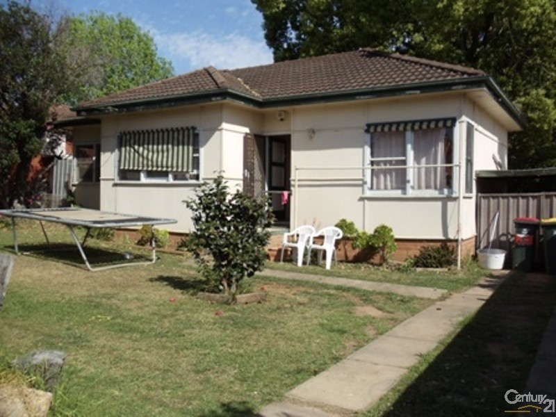 35 Trafalgar Street, Glenfield NSW 2167