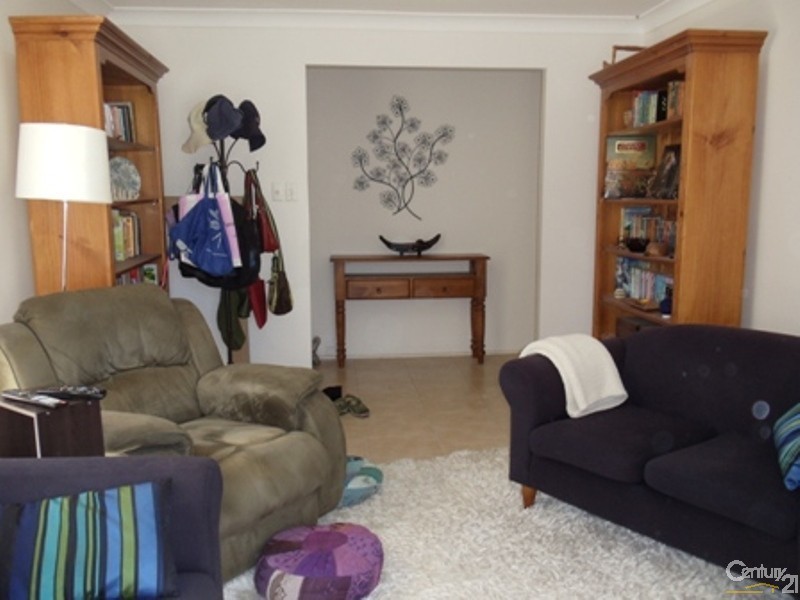 4 Gaspard Place, Ambarvale NSW 2560