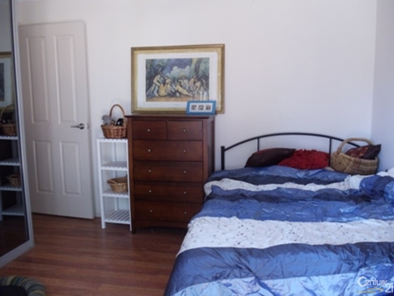 4 Gaspard Place, Ambarvale NSW 2560