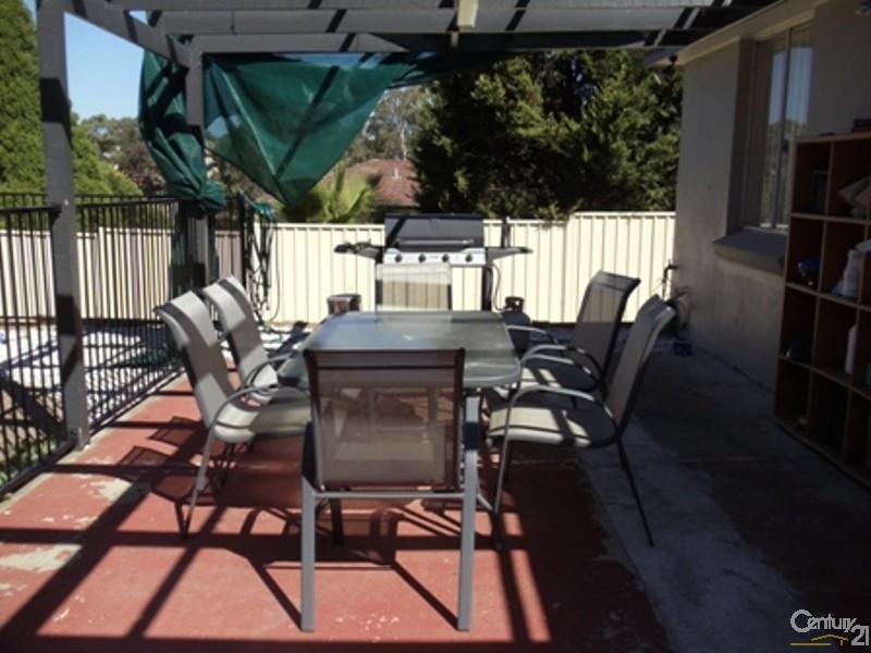 4 Gaspard Place, Ambarvale NSW 2560