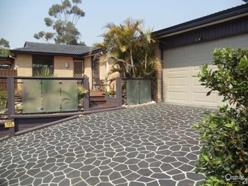 2 Poplar Crescent, Bradbury NSW 2560