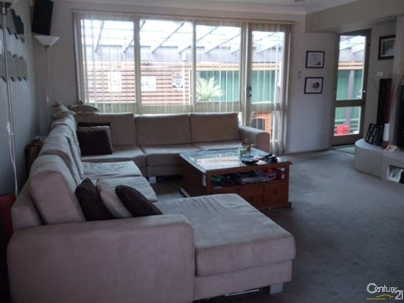 2 Poplar Crescent, Bradbury NSW 2560