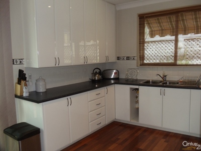 2 Poplar Crescent, Bradbury NSW 2560