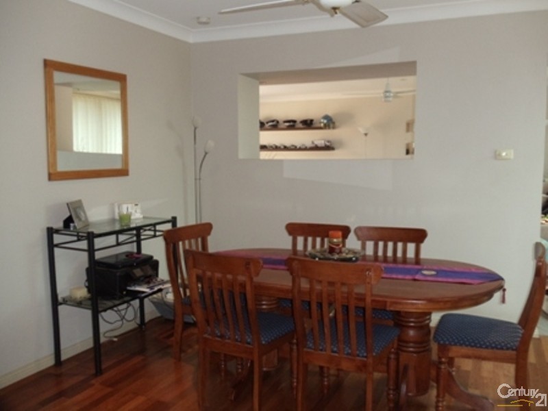 2 Poplar Crescent, Bradbury NSW 2560