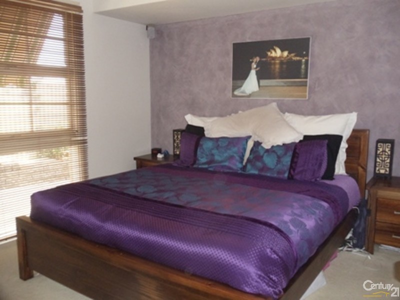 2 Poplar Crescent, Bradbury NSW 2560