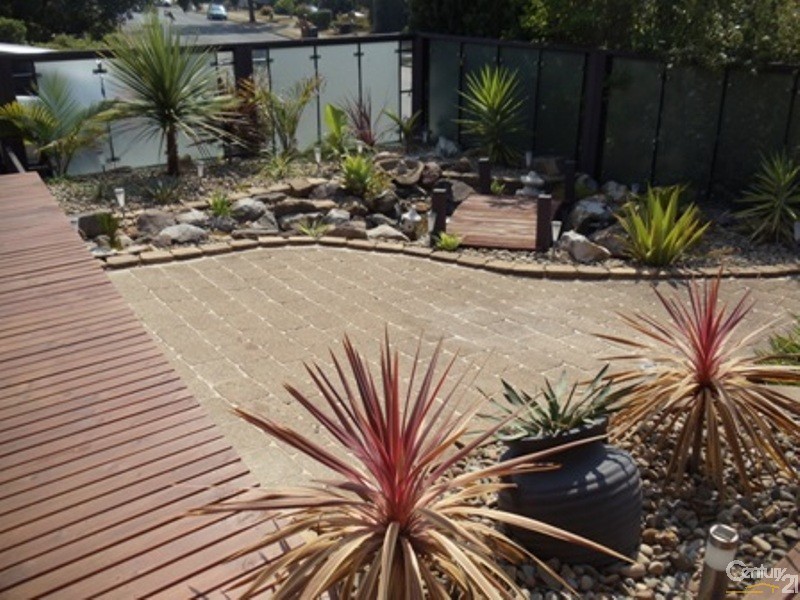 2 Poplar Crescent, Bradbury NSW 2560