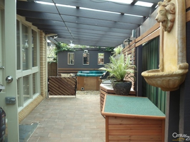 2 Poplar Crescent, Bradbury NSW 2560