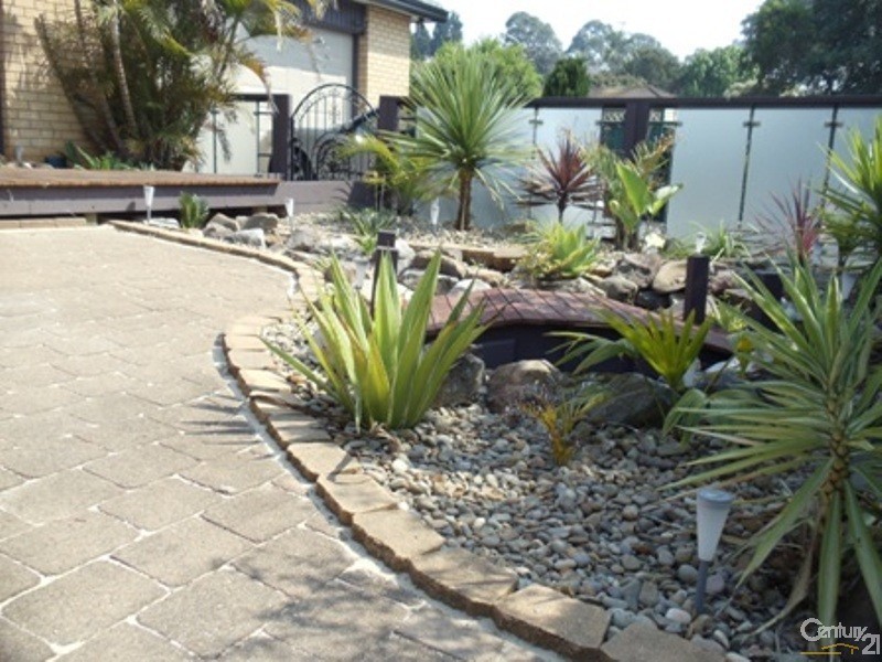 2 Poplar Crescent, Bradbury NSW 2560