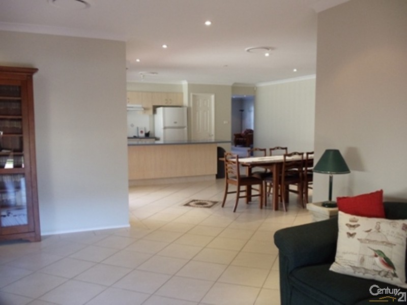 13 Soliano Street, Rosemeadow NSW 2560