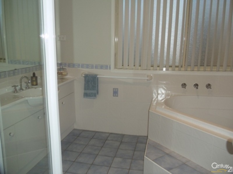 13 Soliano Street, Rosemeadow NSW 2560