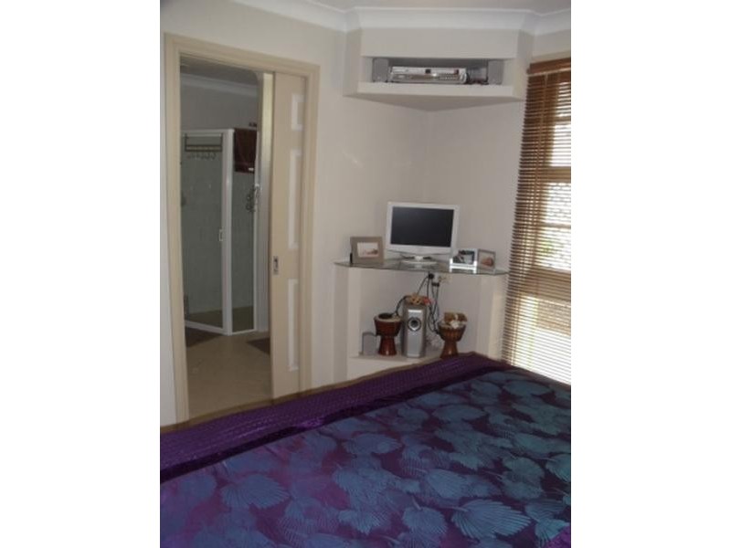 2 Poplar Crescent, Bradbury NSW 2560