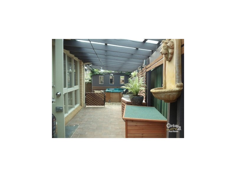 2 Poplar Crescent, Bradbury NSW 2560