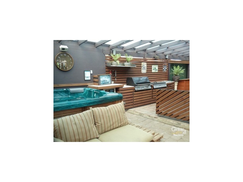 2 Poplar Crescent, Bradbury NSW 2560