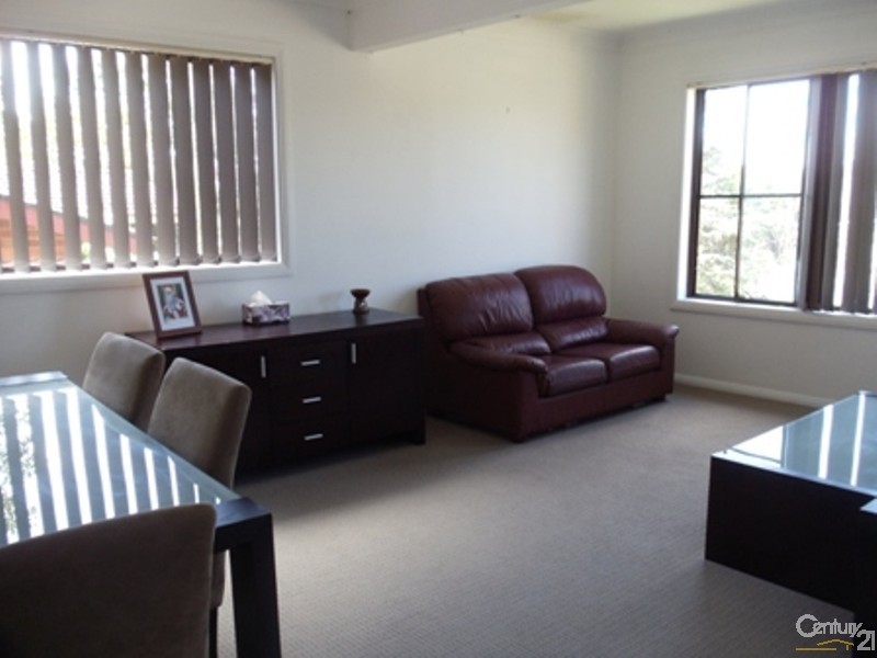 10 Lawn Avenue, Bradbury NSW 2560