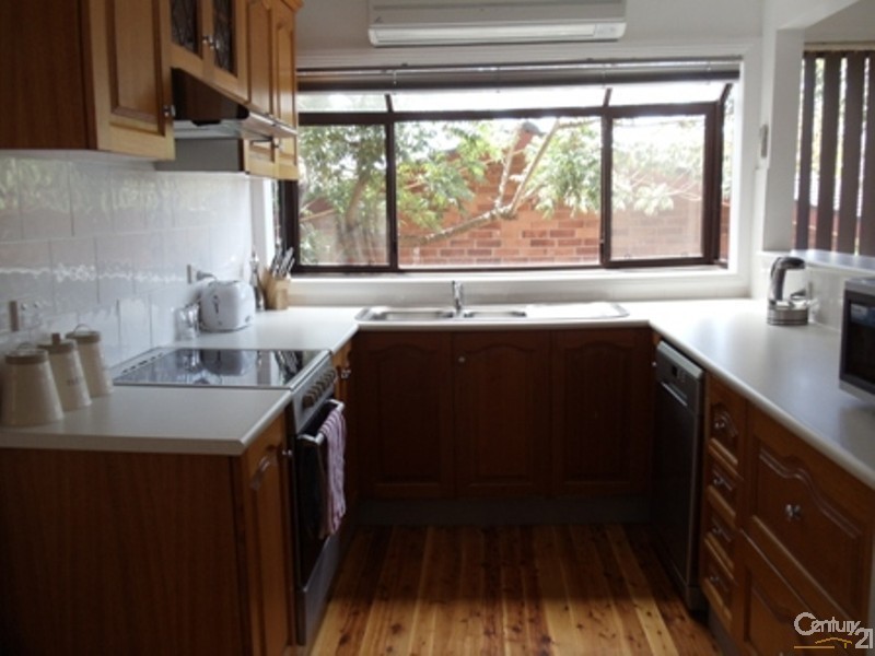 10 Lawn Avenue, Bradbury NSW 2560