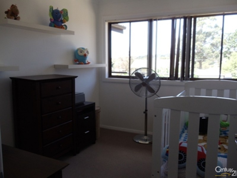 10 Lawn Avenue, Bradbury NSW 2560