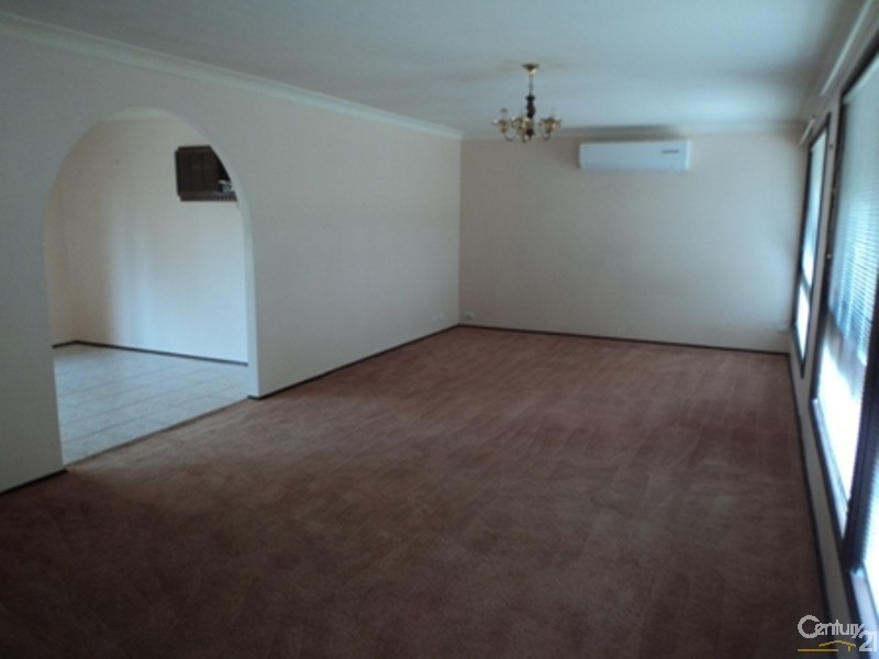 6 Maroubra Crescent, Woodbine NSW 2560