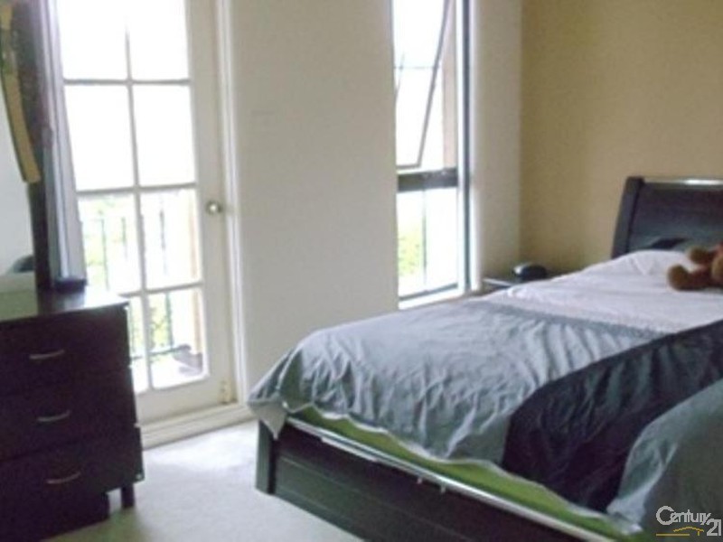 1 Maryfields Drive, Blair Athol NSW 2560