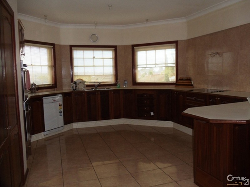 15 Braeside Crescent, Glen Alpine NSW 2560