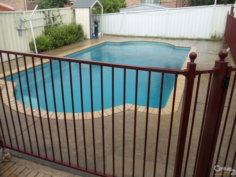 15 Braeside Crescent, Glen Alpine NSW 2560