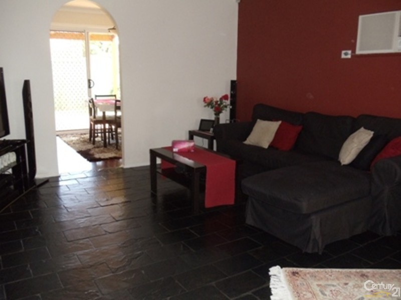 2 Tungoo Place, St Helens Park NSW 2560