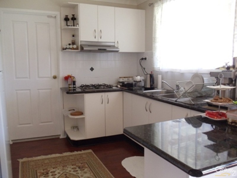 2 Tungoo Place, St Helens Park NSW 2560
