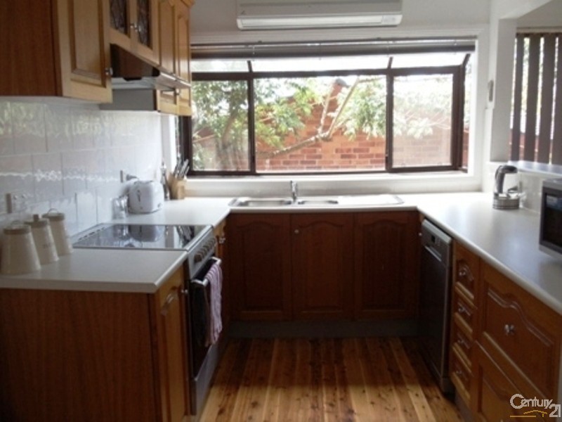 10 Lawn Avenue, Bradbury NSW 2560