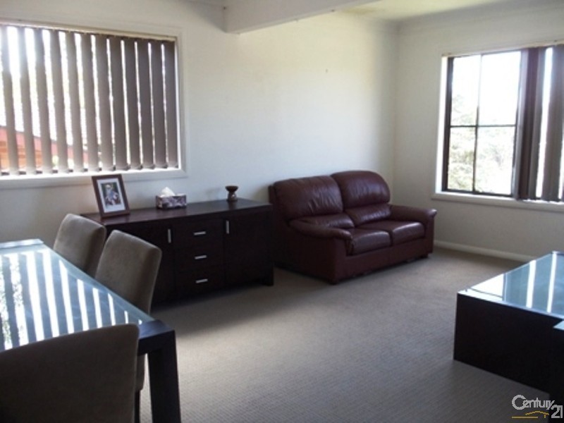 10 Lawn Avenue, Bradbury NSW 2560