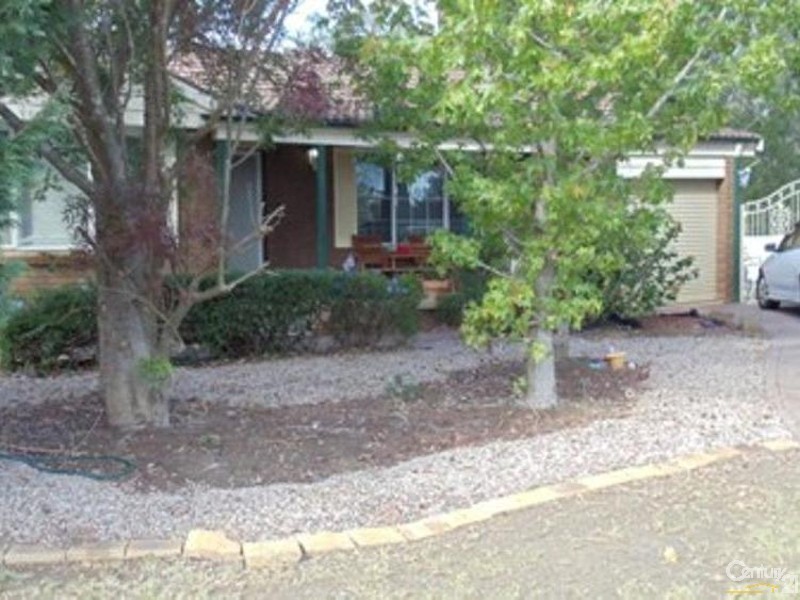 11 Merrin Close, St Helens Park NSW 2560